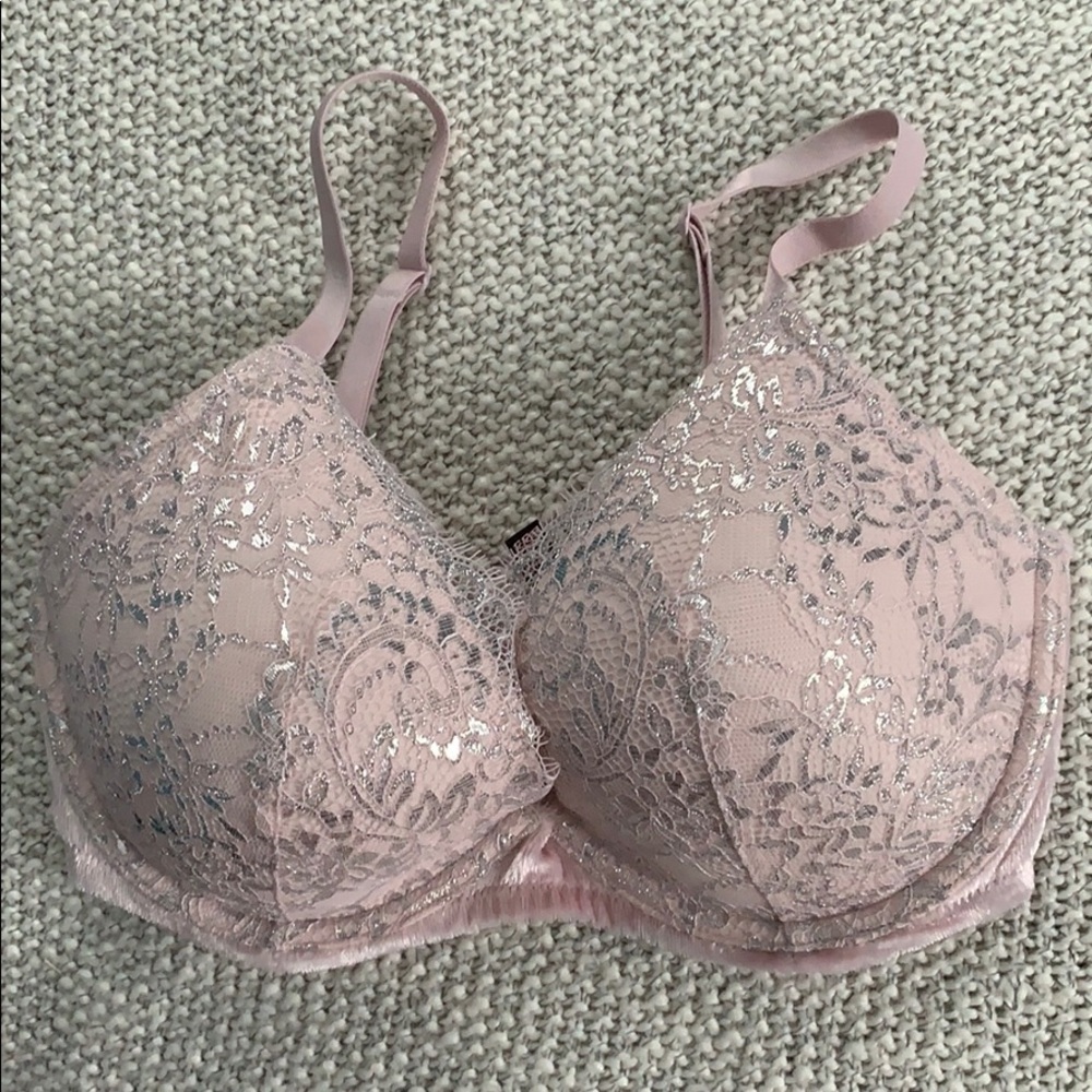 Victoria’s Secret Very sexy plunge bra 32ddd